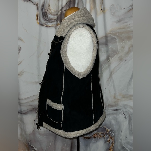 RuffHewn Vest - Picture 2 of 4